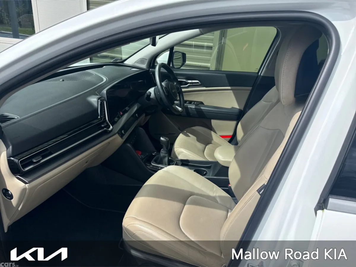 Kia Sportage MPV, Diesel, 2023, White
