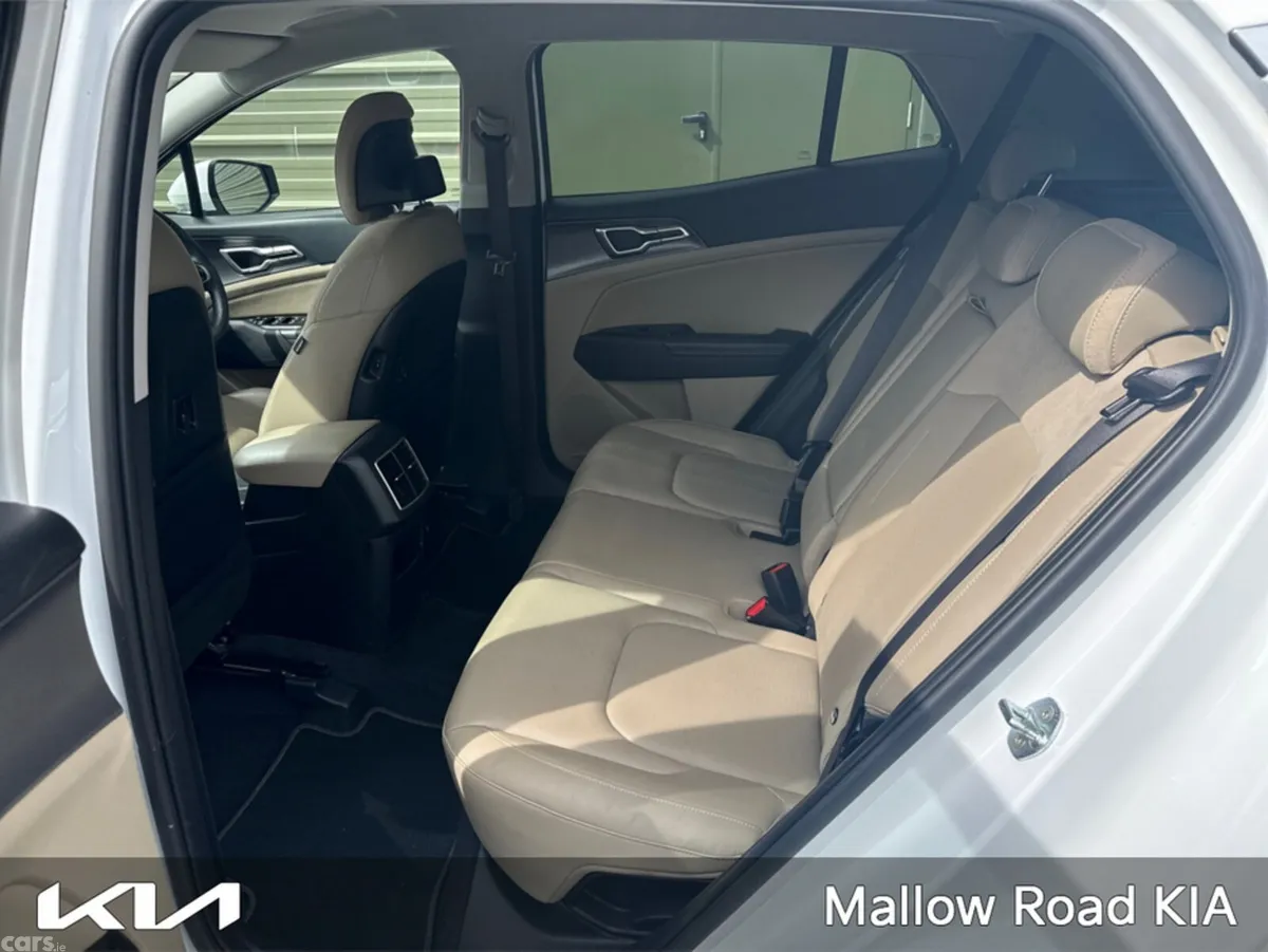 Kia Sportage MPV, Diesel, 2023, White