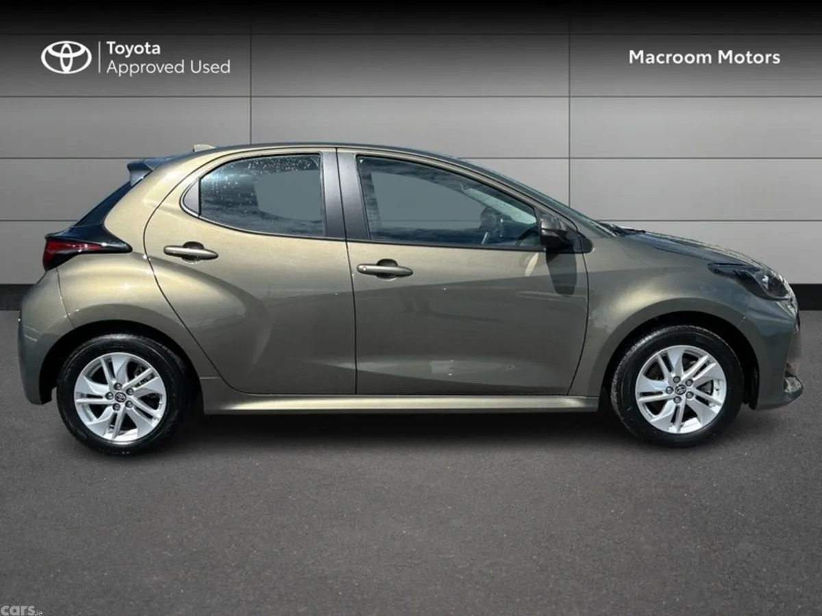 Toyota Yaris Hatchback, Petrol Hybrid, 2023, Bronze