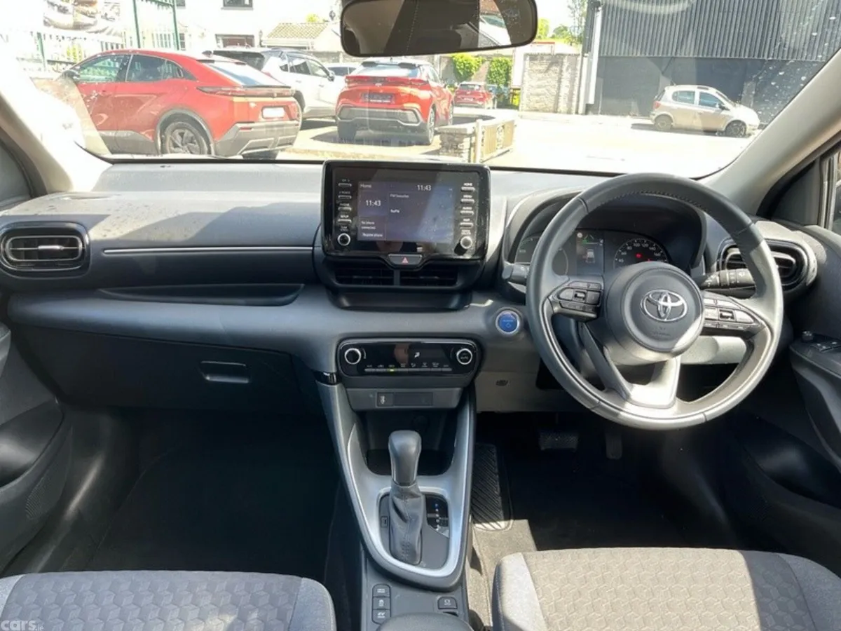Toyota Yaris Hatchback, Petrol Hybrid, 2023, Bronze