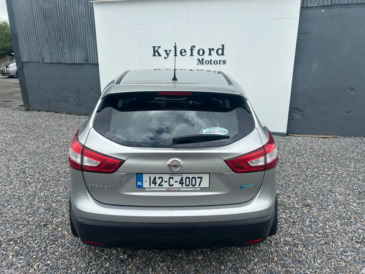 Nissan Qashqai Hatchback, Diesel, 2014, Silver