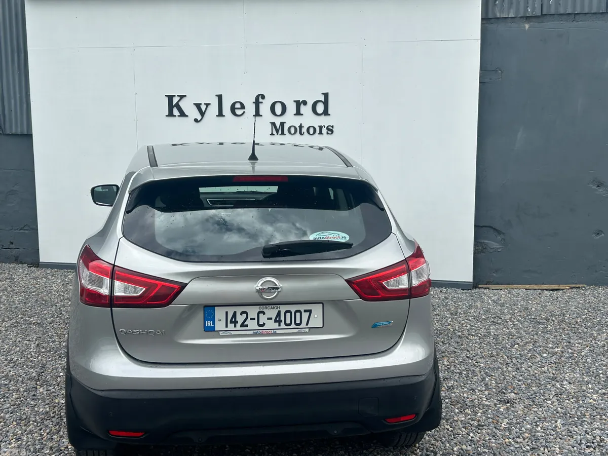 Nissan Qashqai Hatchback, Diesel, 2014, Silver