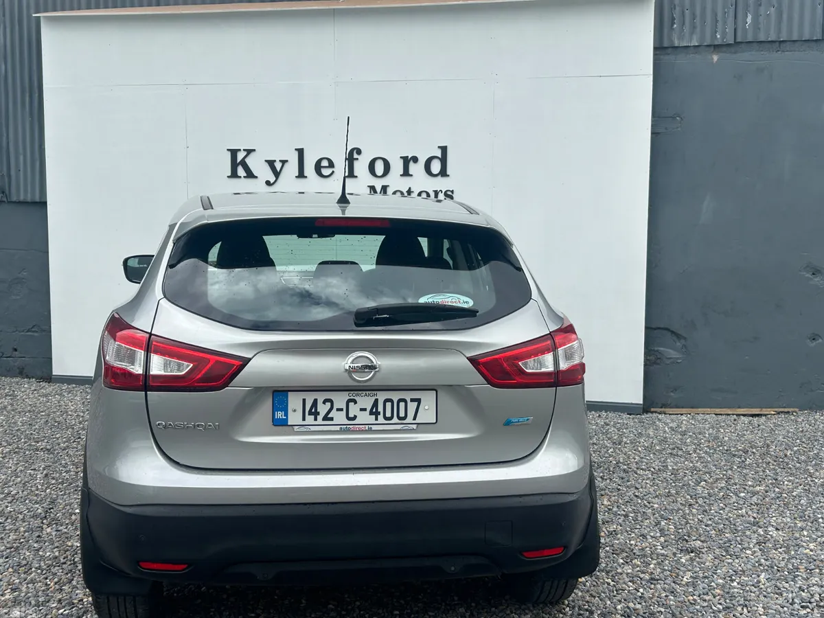 Nissan Qashqai Hatchback, Diesel, 2014, Silver