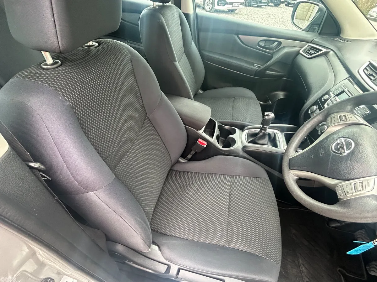 Nissan Qashqai Hatchback, Diesel, 2014, Silver