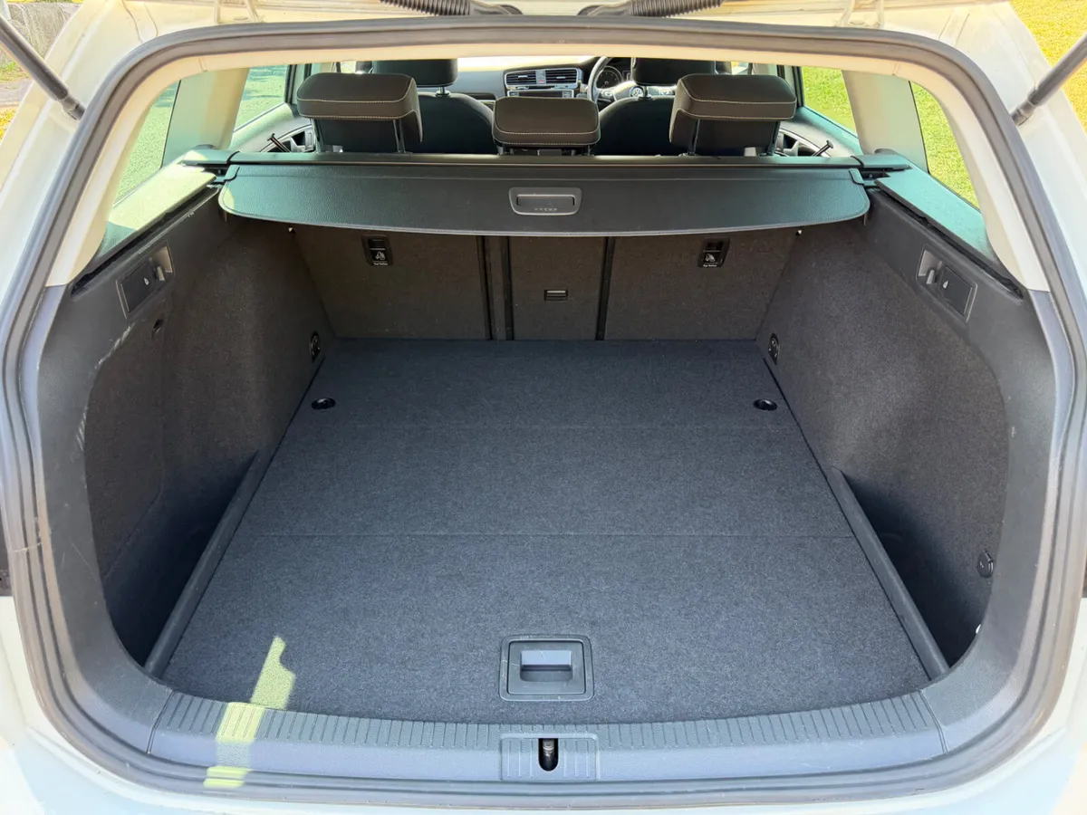 Volkswagen Golf Estate, Petrol, 2017, White