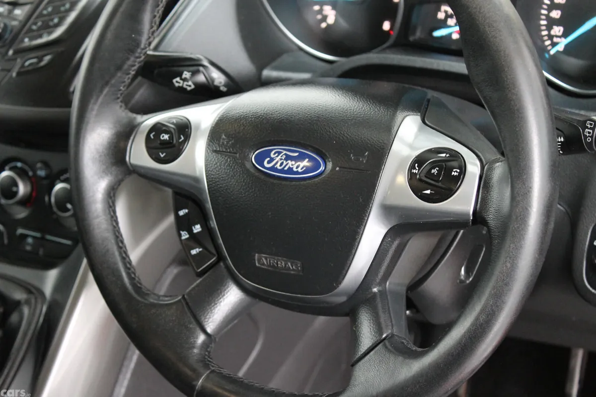 Ford Kuga SUV, Diesel, 2015, Red