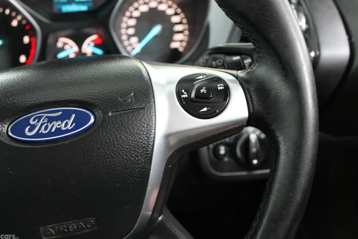 Ford Kuga SUV, Diesel, 2015, Red