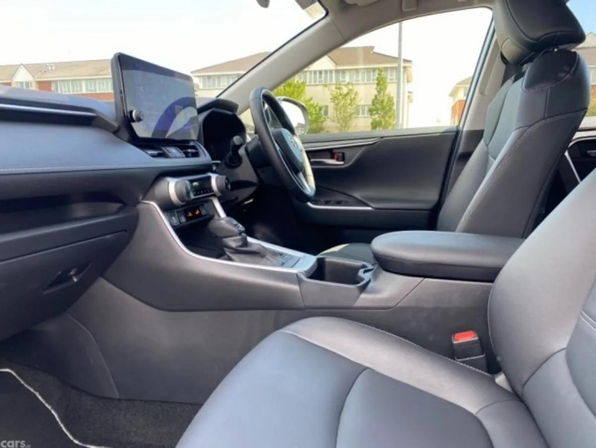 Toyota Corolla Saloon, Petrol Hybrid, 2024, Silver
