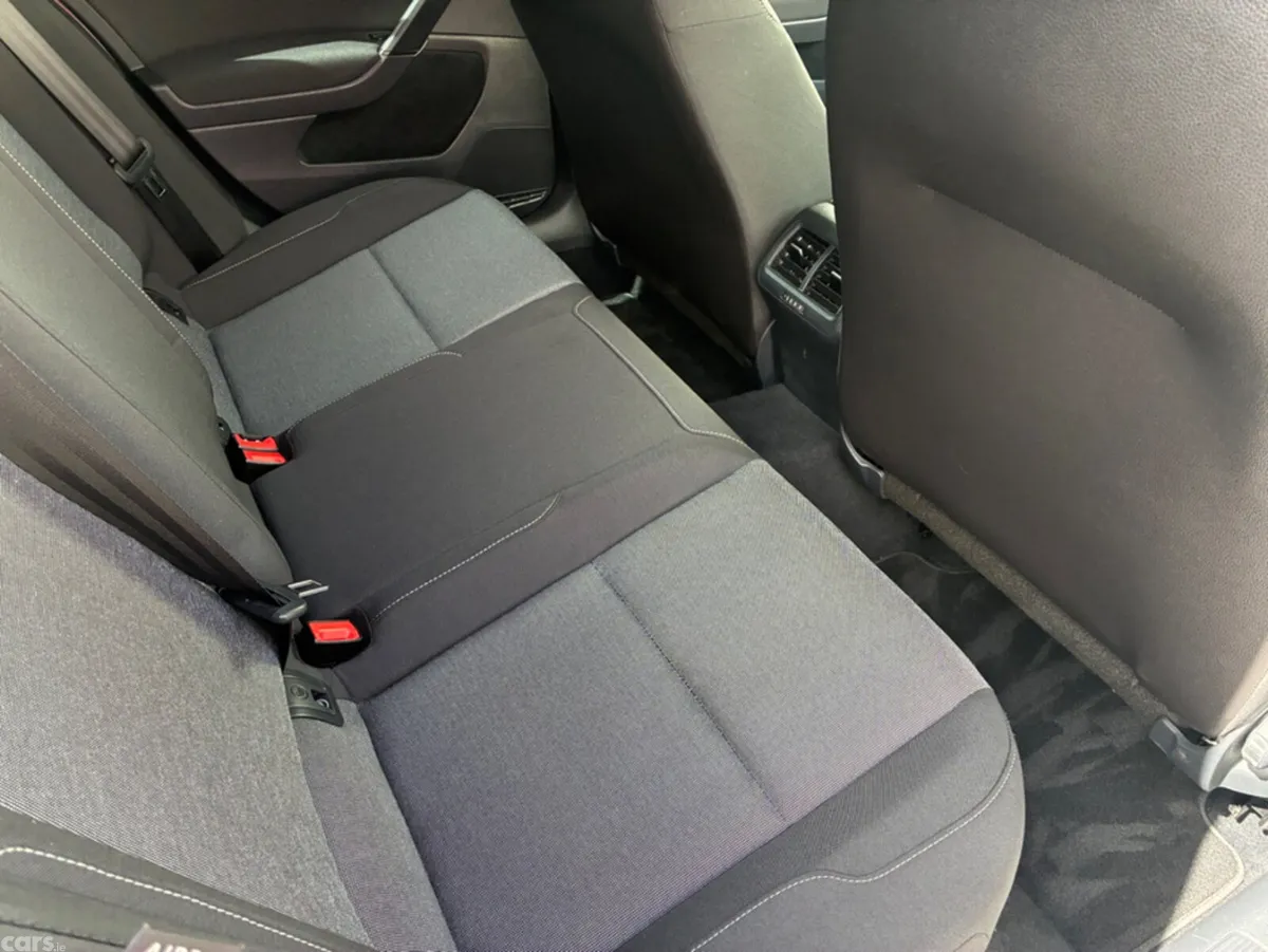 Volkswagen Golf Hatchback, Petrol, 2016, White