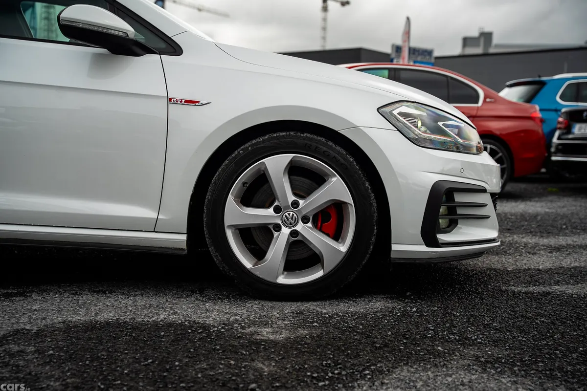 Volkswagen Golf Hatchback, Petrol, 2019, White