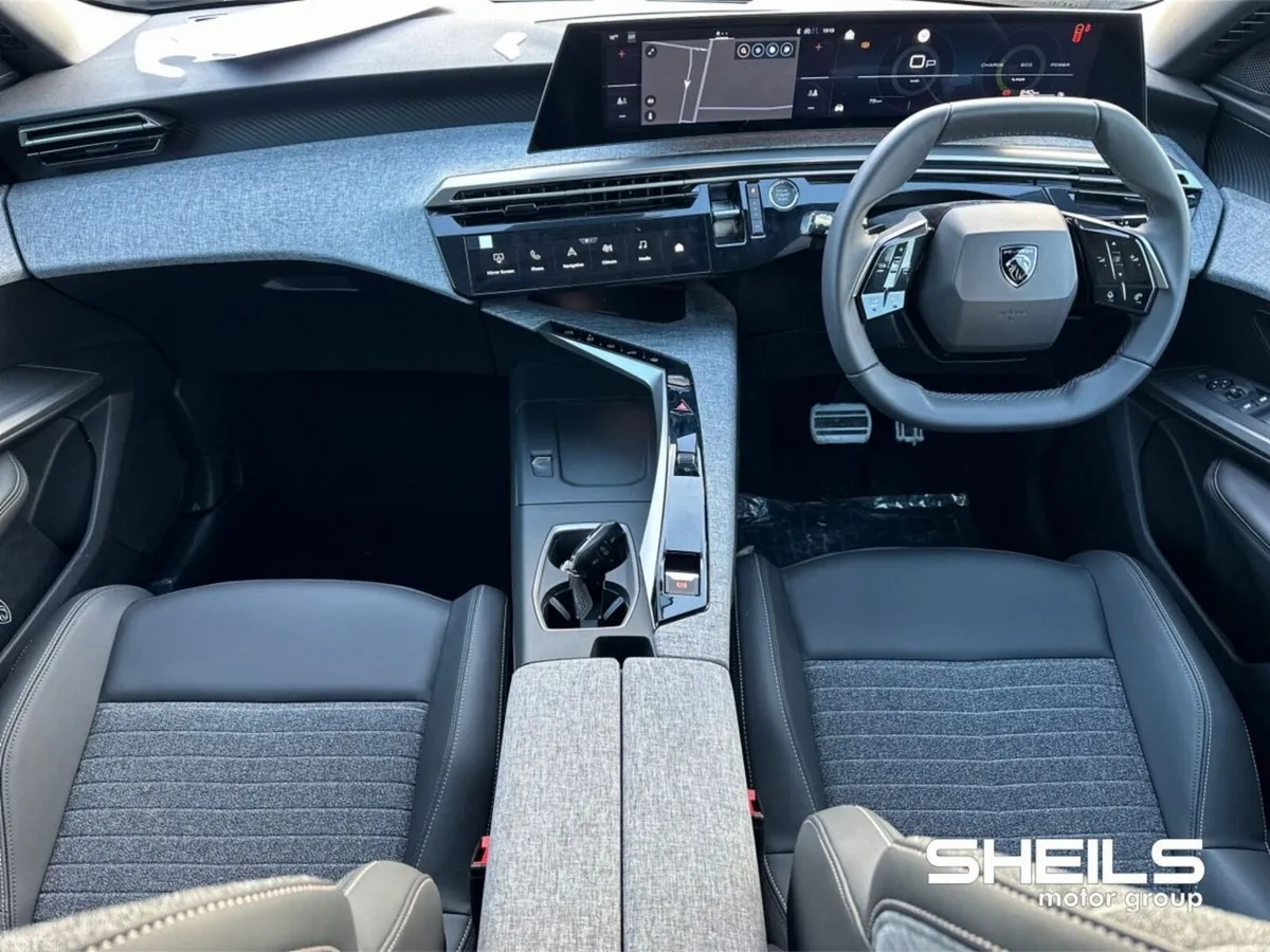 Peugeot 5008 MPV, Petrol, 2026, Grey