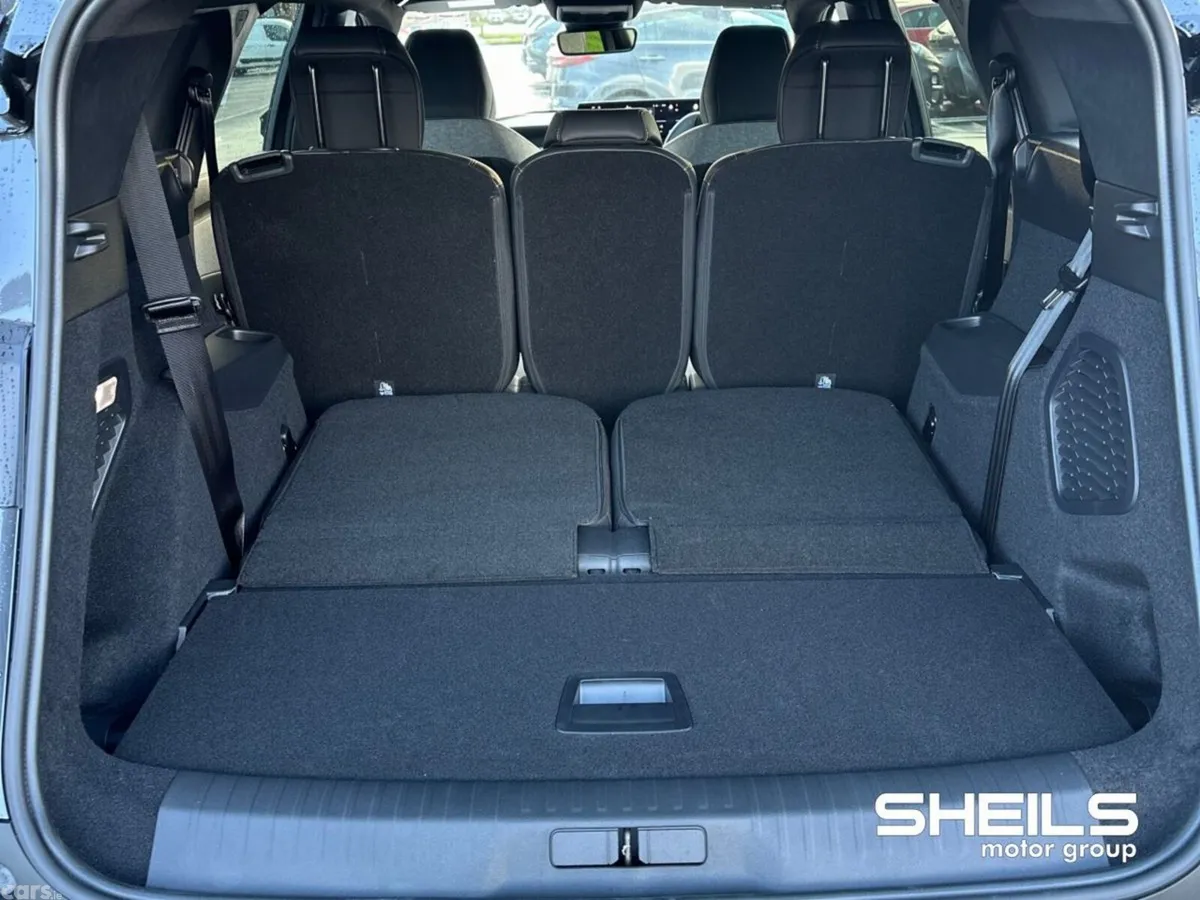 Peugeot 5008 MPV, Petrol, 2026, Grey