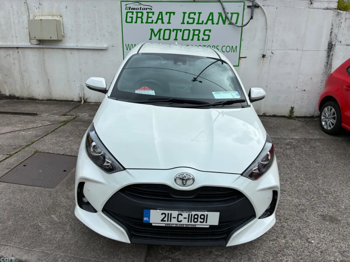 Toyota Yaris Hatchback, Petrol, 2021, White