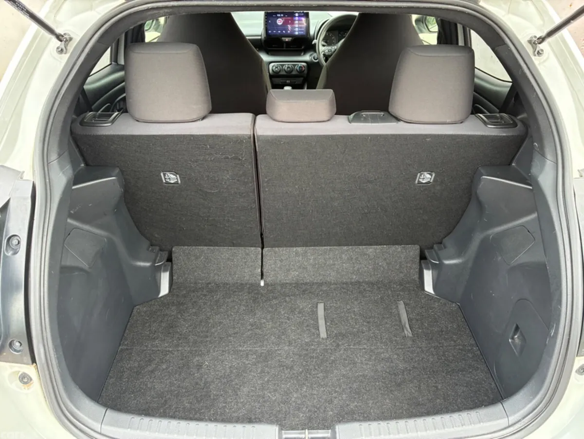Toyota Yaris Hatchback, Petrol, 2021, White