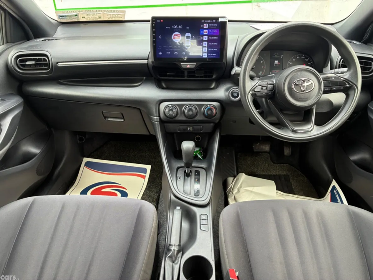 Toyota Yaris Hatchback, Petrol, 2021, White