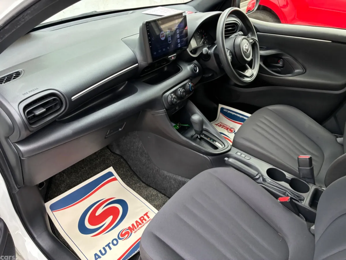 Toyota Yaris Hatchback, Petrol, 2021, White