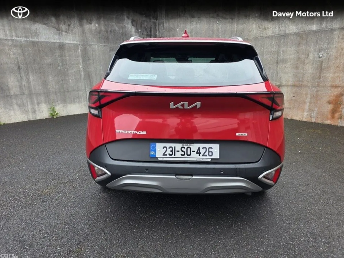 Kia Sportage MPV, Petrol Plug-in Hybrid, 2023, Red
