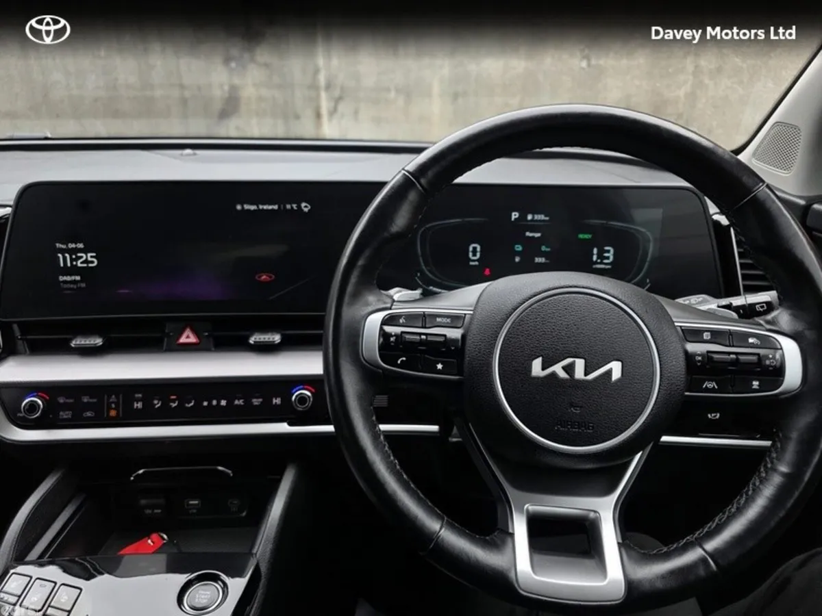 Kia Sportage MPV, Petrol Plug-in Hybrid, 2023, Red