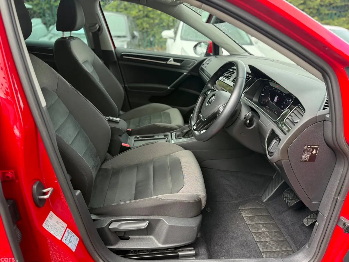 Volkswagen Golf Coupe, Petrol, 2018, Red