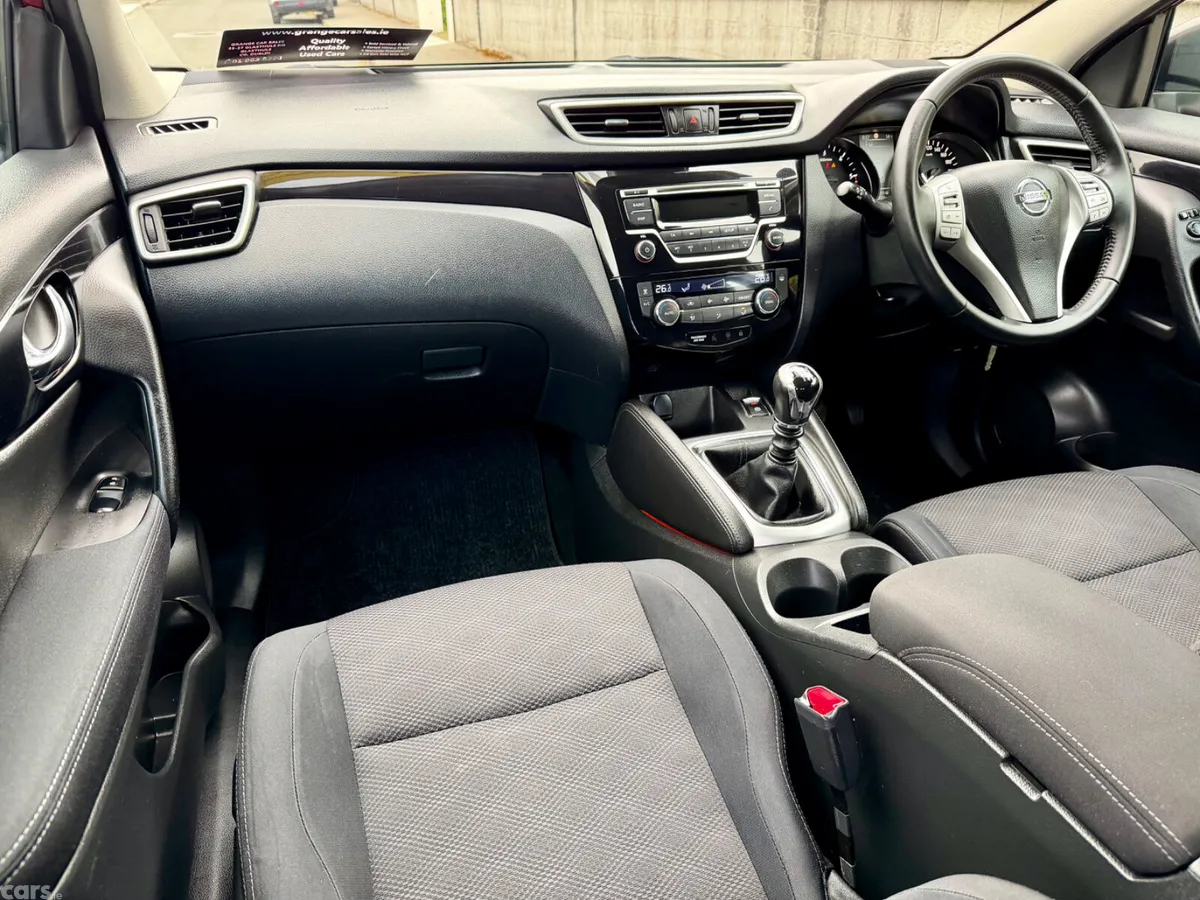 Nissan Qashqai Hatchback, Diesel, 2015, Red