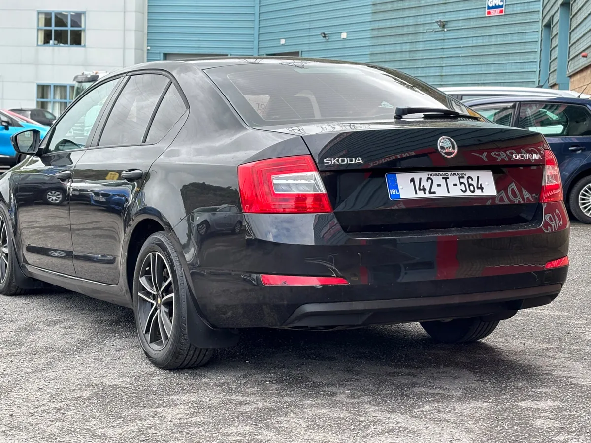 Skoda Octavia Saloon, Diesel, 2014, Black