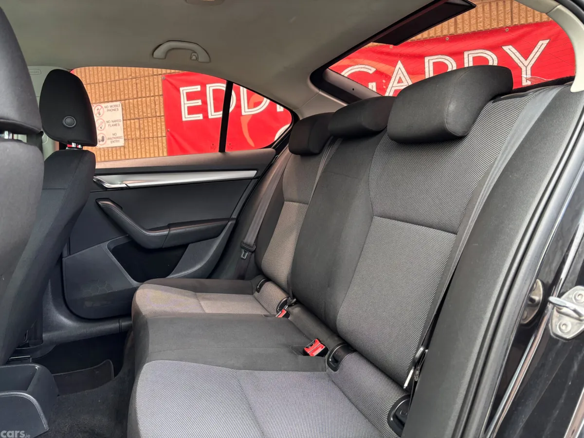 Skoda Octavia Saloon, Diesel, 2014, Black