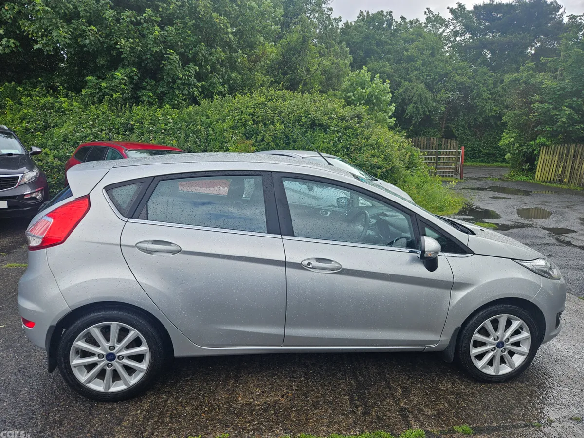 Ford Fiesta Hatchback, Petrol, 2017, Grey