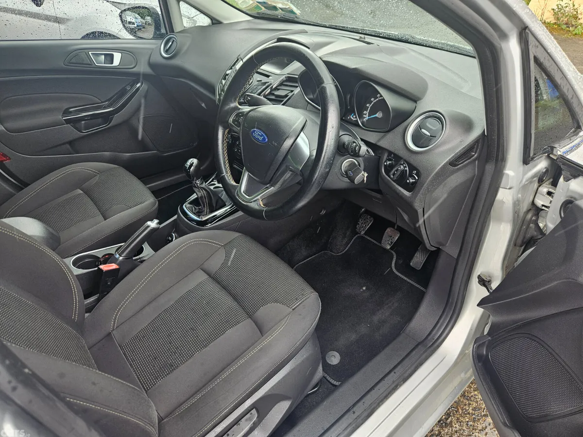 Ford Fiesta Hatchback, Petrol, 2017, Grey