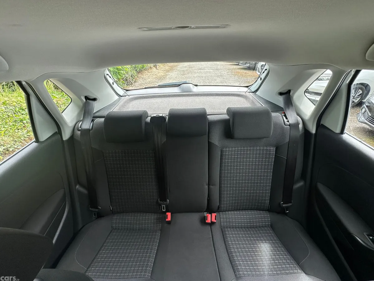 Volkswagen Polo Hatchback, Petrol, 2016, White