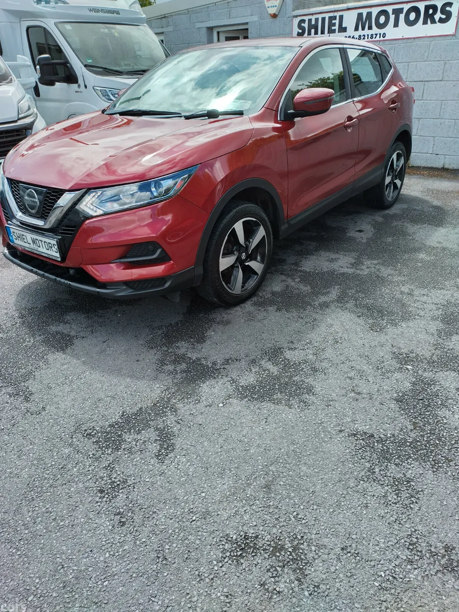 Nissan Qashqai SUV, Diesel, 2018, Red