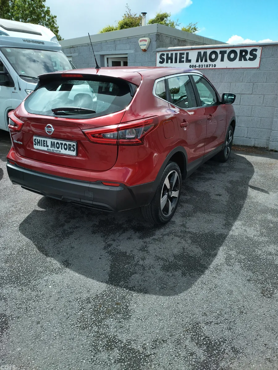Nissan Qashqai SUV, Diesel, 2018, Red