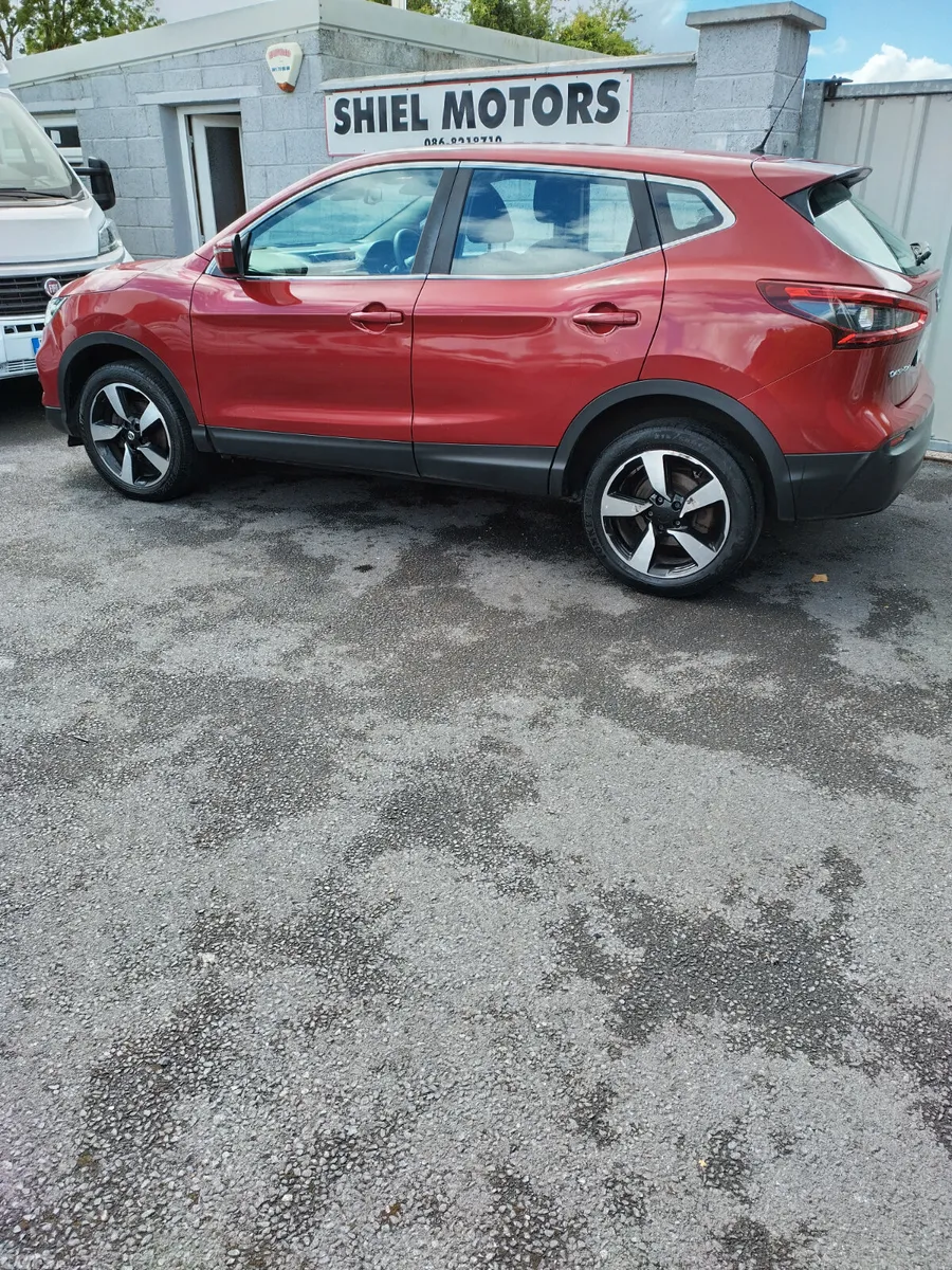 Nissan Qashqai SUV, Diesel, 2018, Red