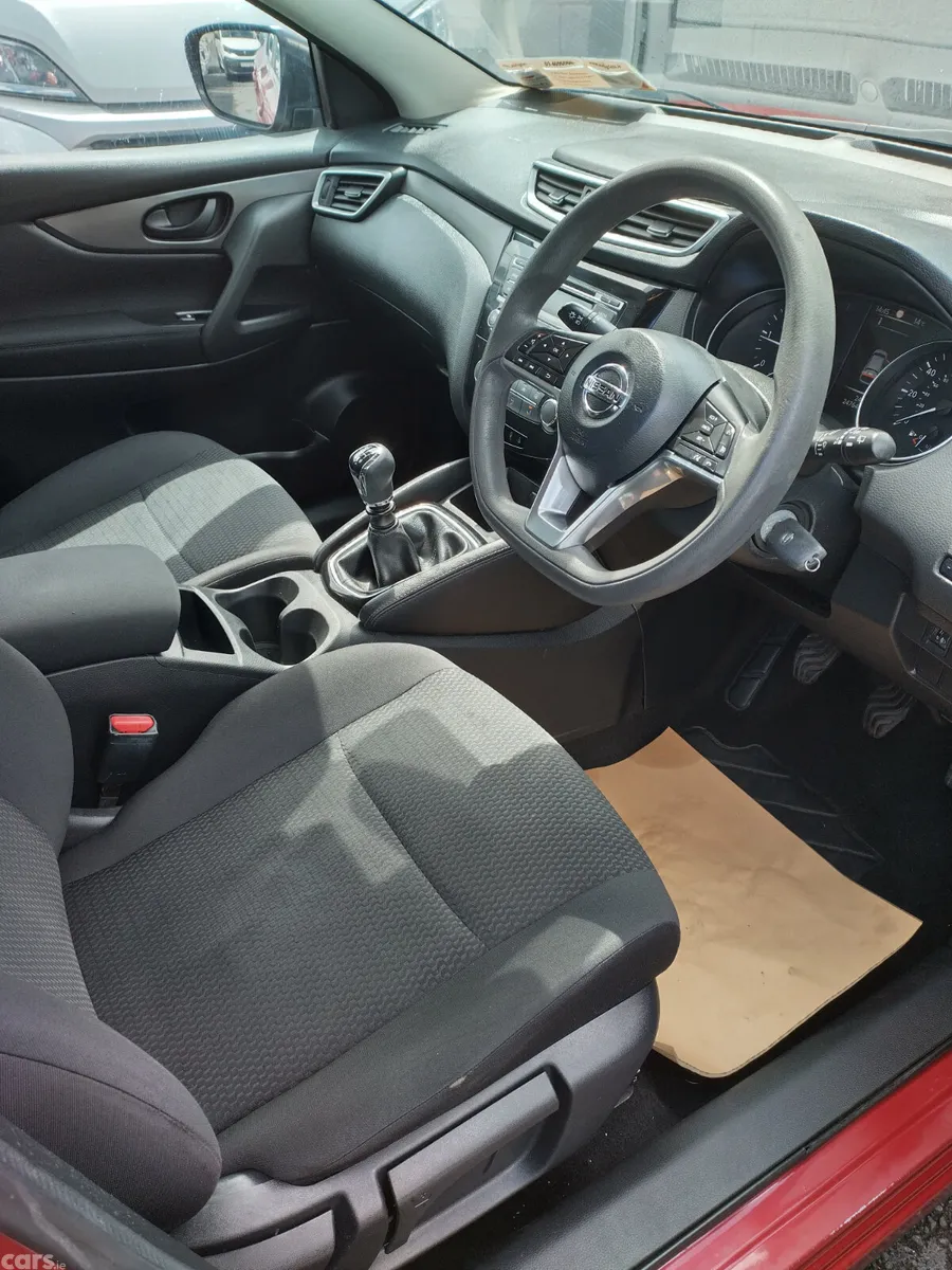 Nissan Qashqai SUV, Diesel, 2018, Red