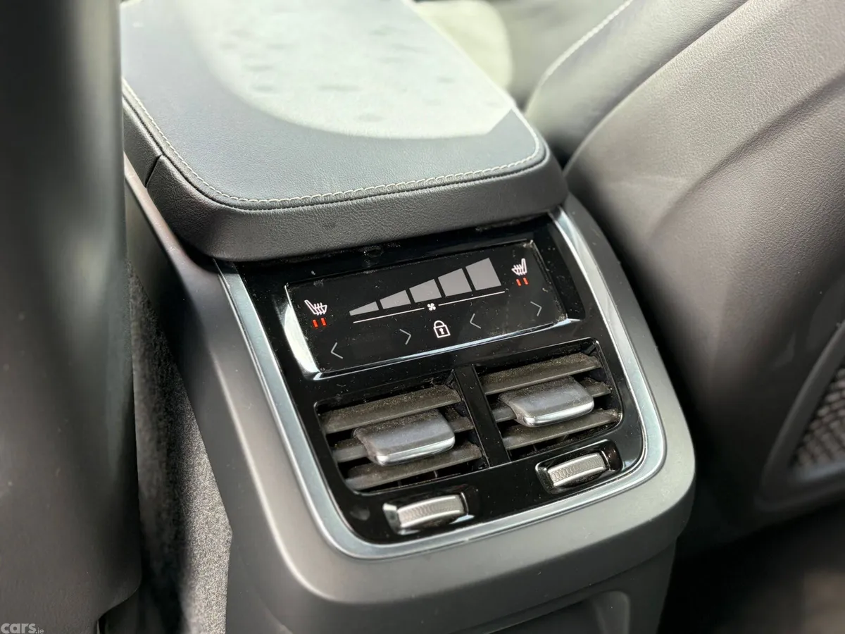 Volvo XC90 SUV, Petrol Hybrid, 2021, Grey