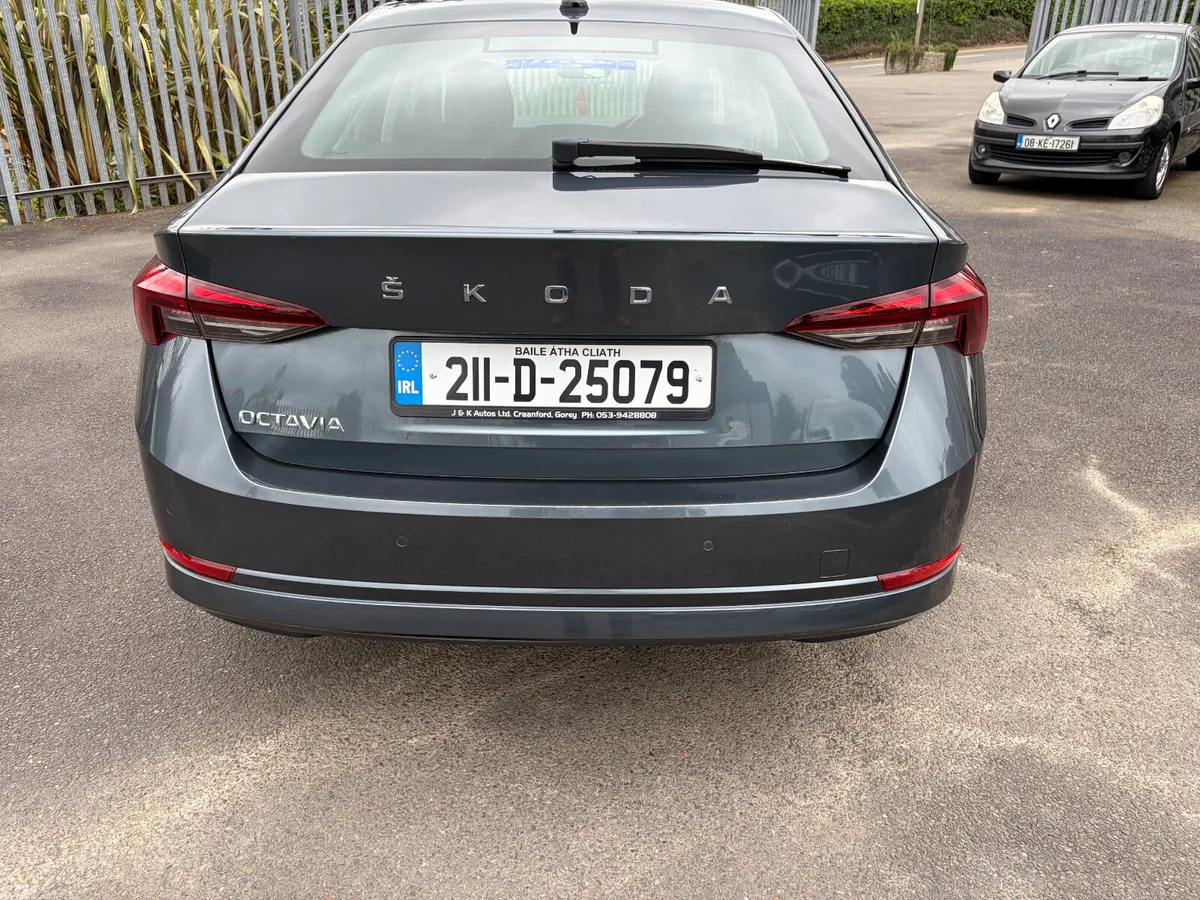 Skoda Octavia Saloon, Diesel, 2021, Grey