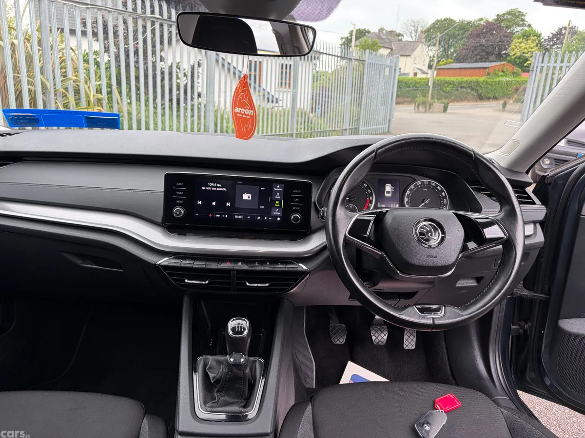 Skoda Octavia Saloon, Diesel, 2021, Grey