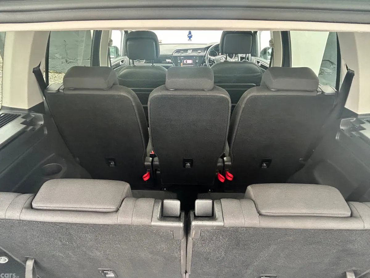 Volkswagen Touran MPV, Diesel, 2019, Grey