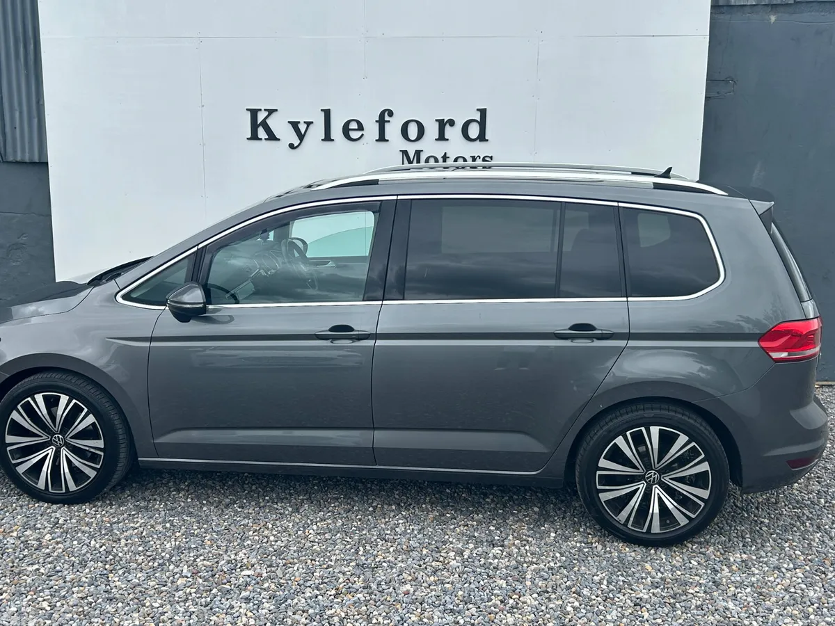 Volkswagen Touran MPV, Diesel, 2019, Grey