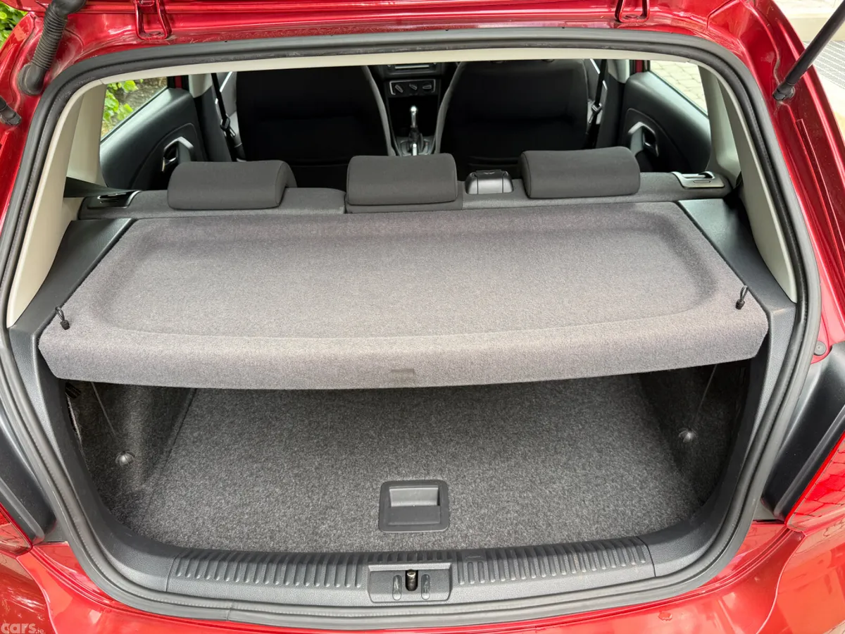 Volkswagen Polo Hatchback, Petrol, 2015, Red