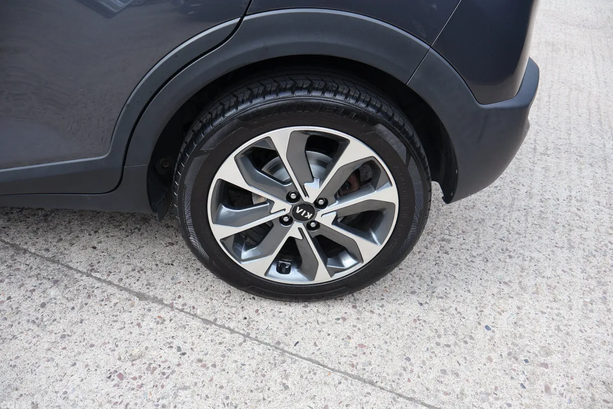 Kia Stonic Estate/Jeep, Diesel, 2019, Grey
