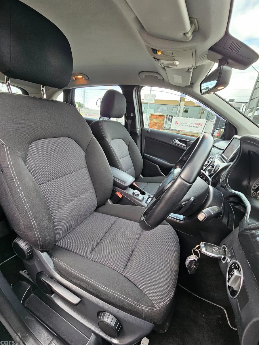 Mercedes-Benz B-Class MPV, Petrol, 2012, Black
