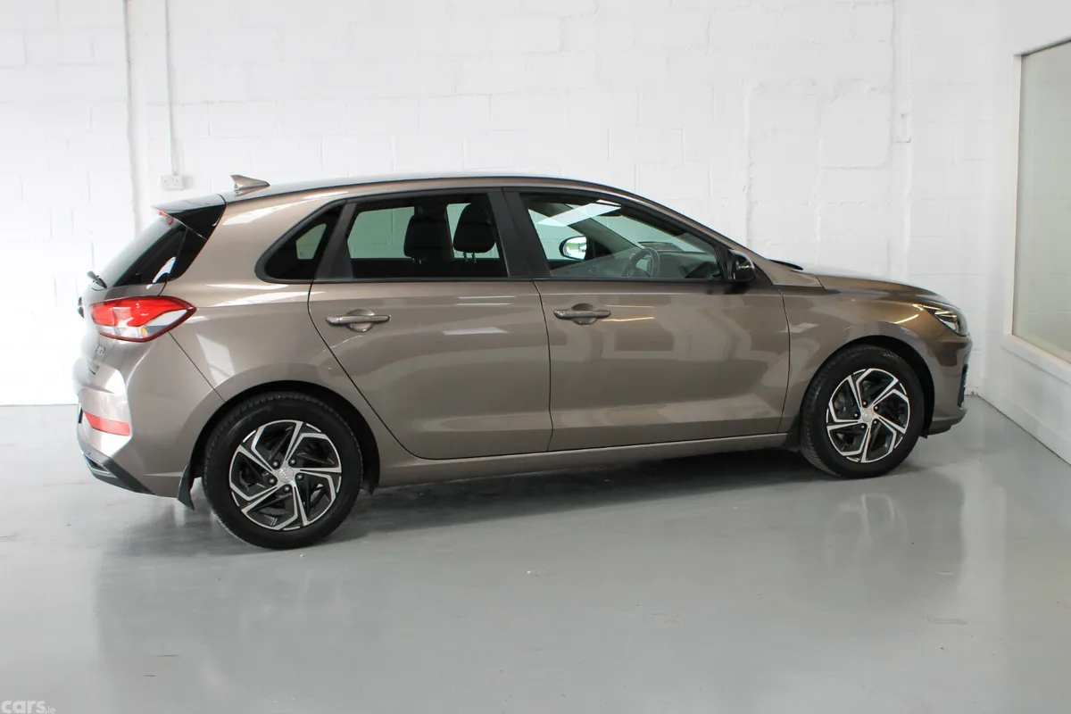 Hyundai i30 Hatchback, Petrol, 2021, Brown