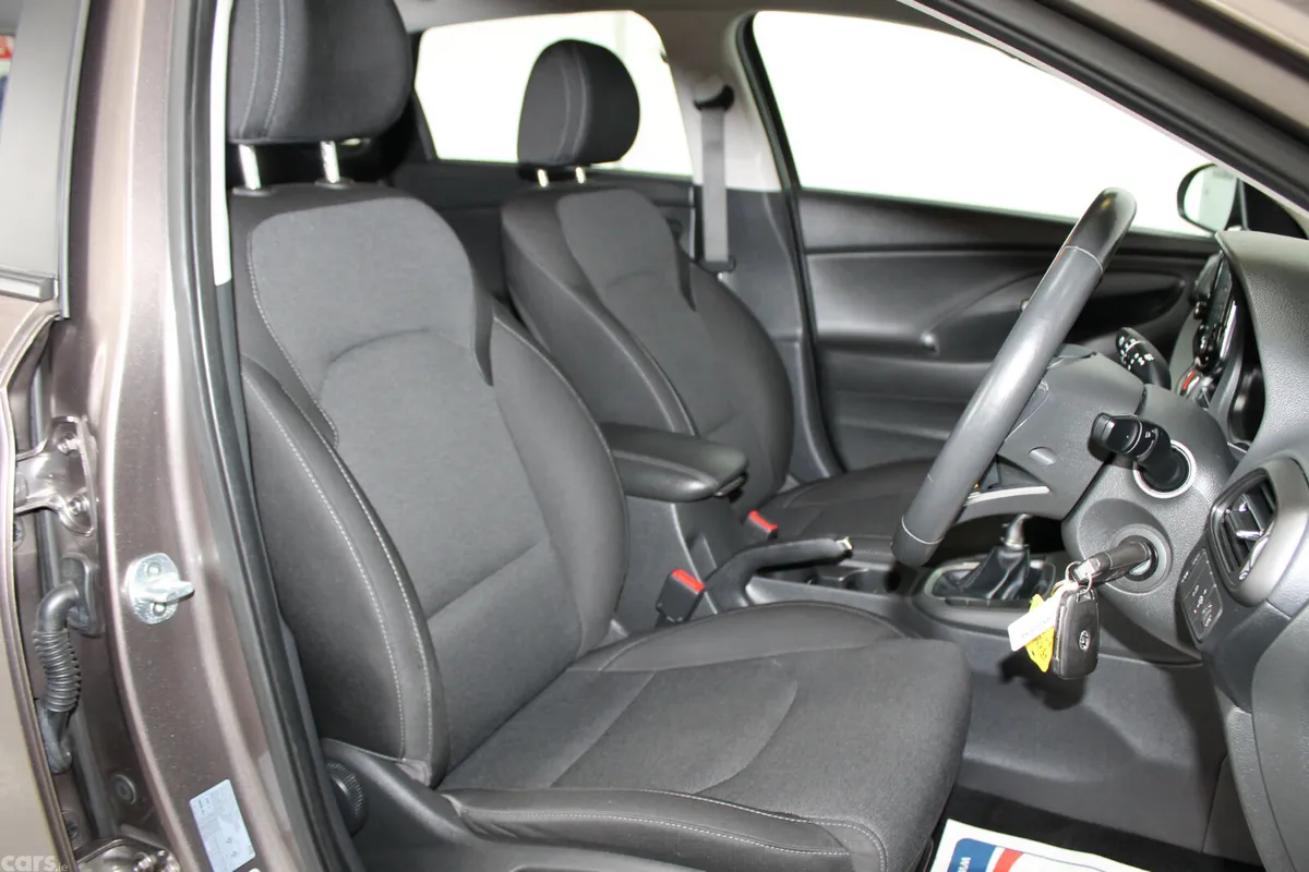 Hyundai i30 Hatchback, Petrol, 2021, Brown