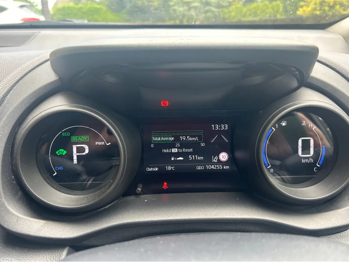 Toyota Yaris Cross Hatchback, Petrol Hybrid, 2024, Yellow