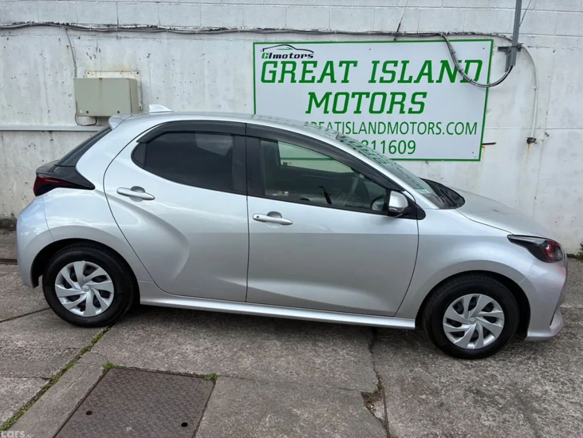 Toyota Yaris Hatchback, Petrol Hybrid, 2021, Silver