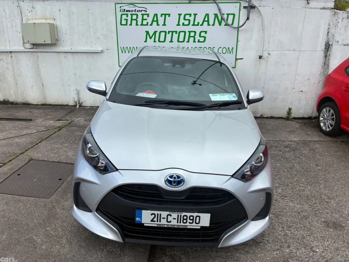 Toyota Yaris Hatchback, Petrol Hybrid, 2021, Silver