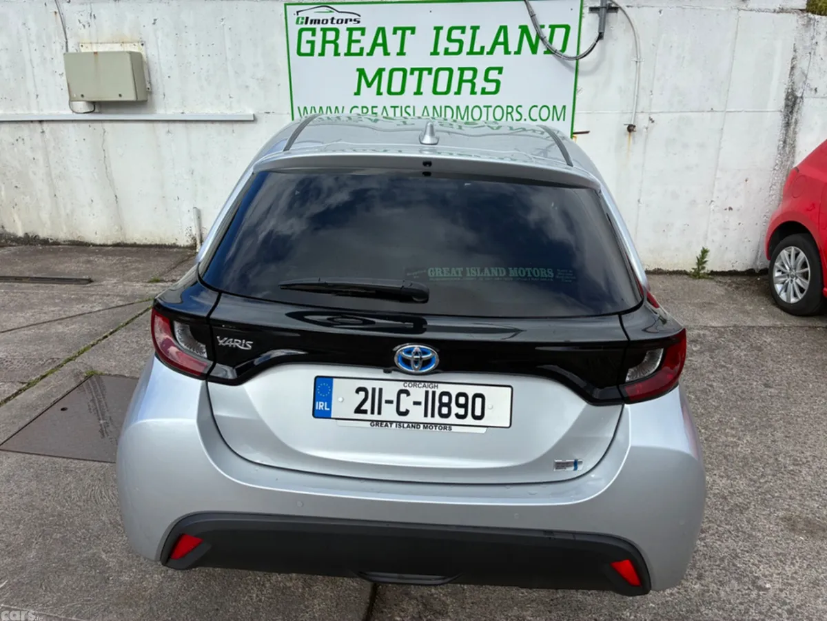 Toyota Yaris Hatchback, Petrol Hybrid, 2021, Silver