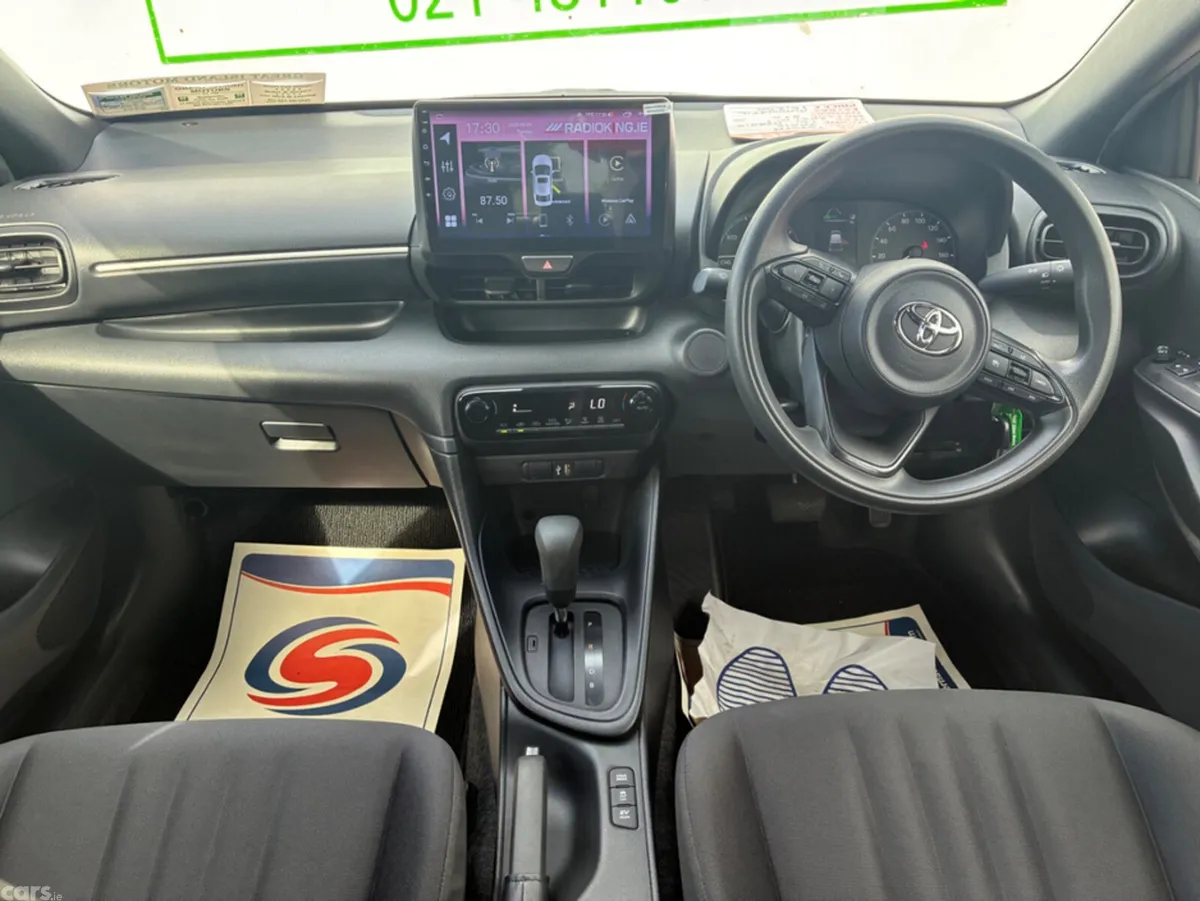 Toyota Yaris Hatchback, Petrol Hybrid, 2021, Silver