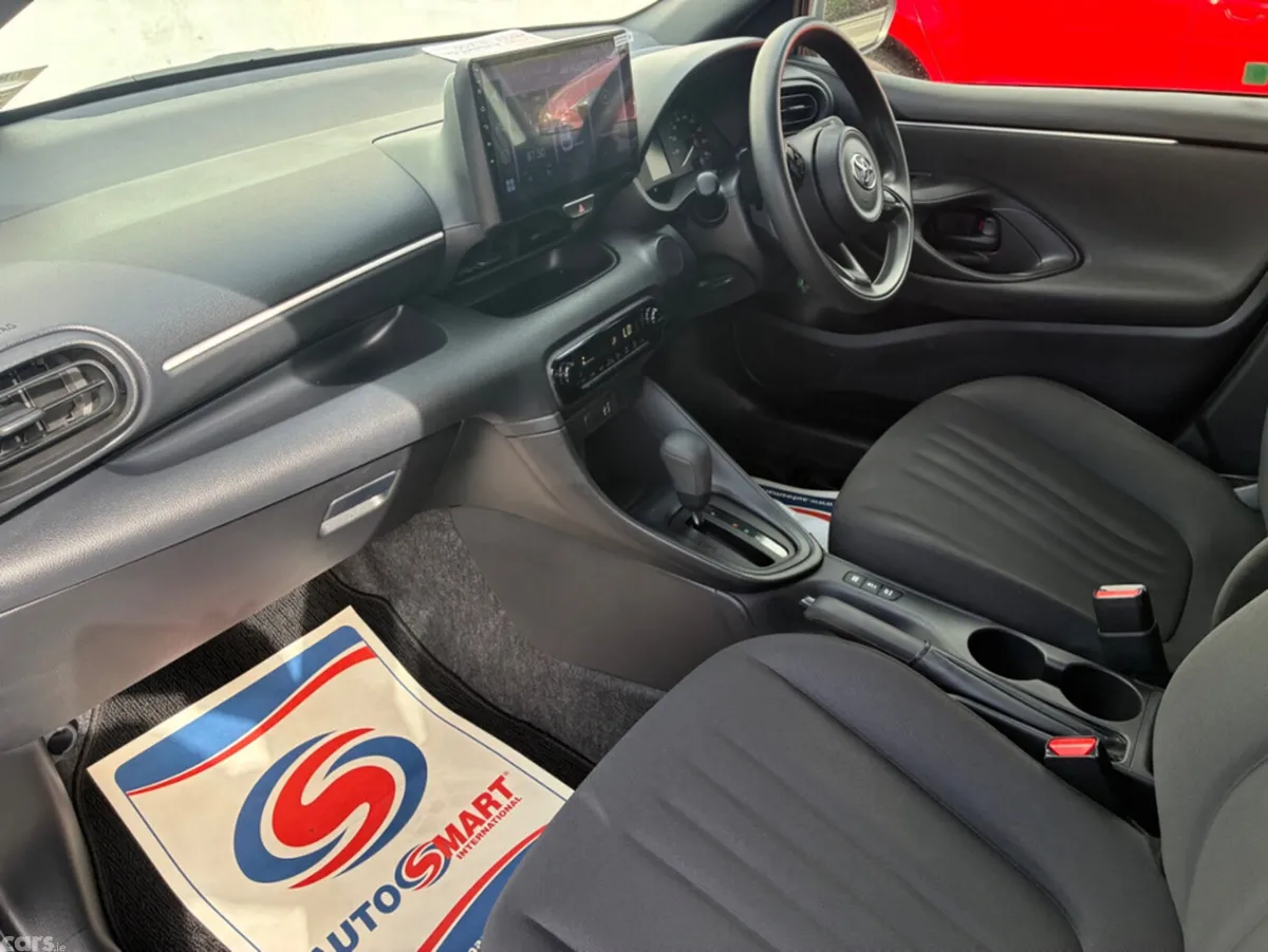 Toyota Yaris Hatchback, Petrol Hybrid, 2021, Silver