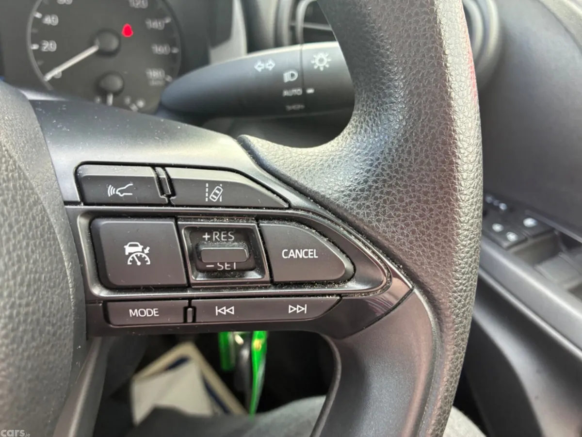 Toyota Yaris Hatchback, Petrol Hybrid, 2021, Silver